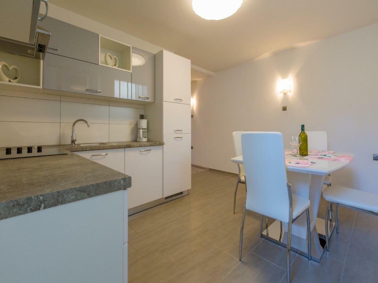 Apartments Jadranka Dramalj Esterno foto